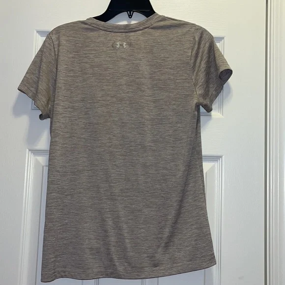 ⭐️Underarmor vneck - Picture 4 of 9